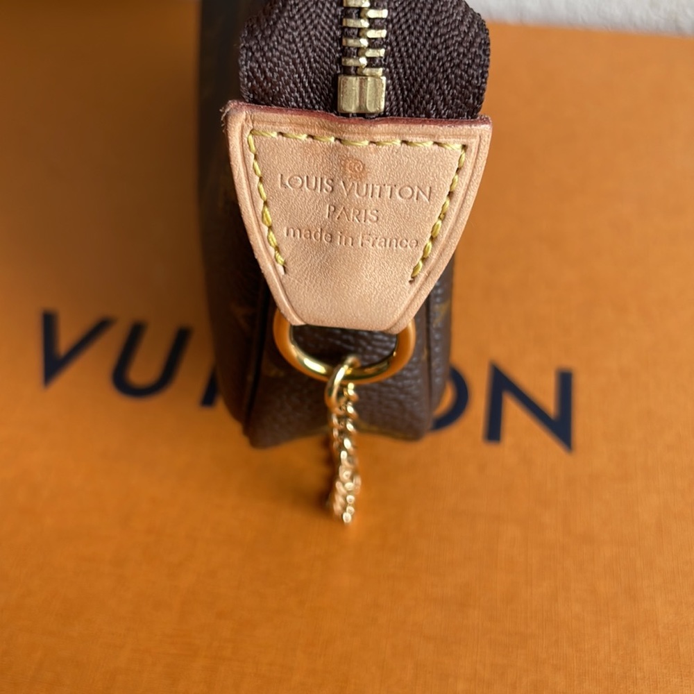 Louis Vuitton Mini Pochette Accessoires - Picture 4 of 7